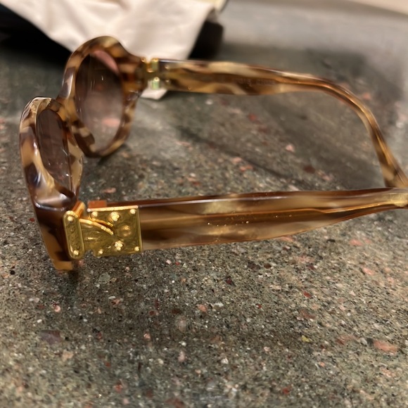 Louis Vuitton Sunglasses - Picture 4 of 9